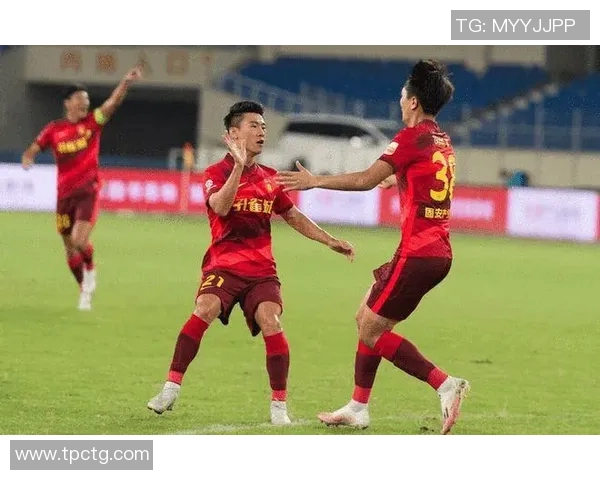 武汉篮球队以73分稳居冠军赛积分榜首位,争夺总冠军的希望依然强劲 武汉篮球队以73分稳居冠军赛积分榜首位,争夺总冠军的希望依然强劲