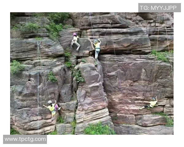 攀岩之路:张丽如何在高峰与挑战中找到自我与勇气 攀岩之路:张丽如何在高峰与挑战中找到自我与勇气