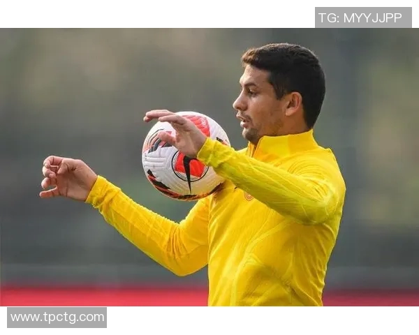 足球明星如何在忙碌的职业生涯中陪伴孩子成长与教育的秘诀分享 足球明星如何在忙碌的职业生涯中陪伴孩子成长与教育的秘诀分享