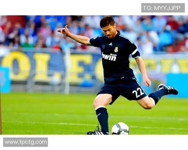 辉煌岁月中的传奇人物回顾历史美国足球明星的精彩瞬间与影响力 辉煌岁月中的传奇人物回顾历史美国足球明星的精彩瞬间与影响力